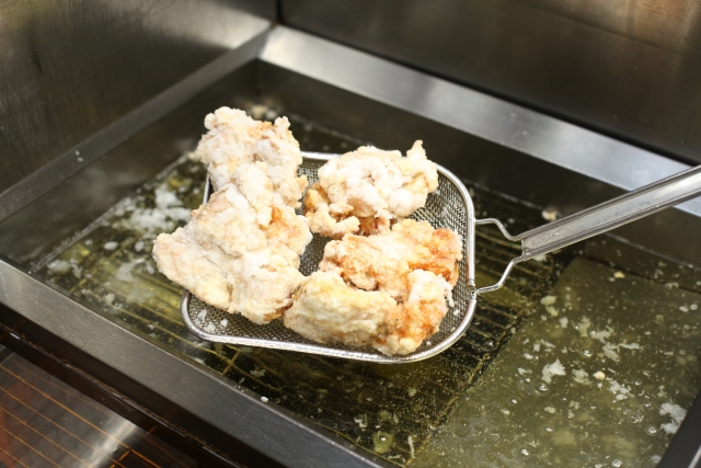 飲食店の使用済み油の処分方法とは?注意すべきポイントとともに徹底解説