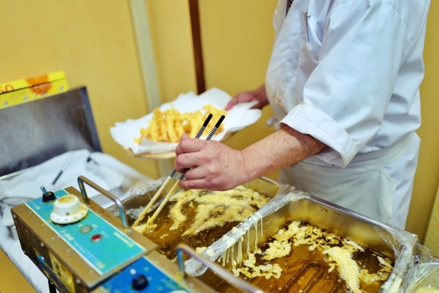 【廃食用油の回収】処分コストを利益に！無料回収・買取の秘訣